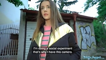 Непланираната Среща На Сибил Кайлена С Непознат Води До Спонтанен Секс На Открито