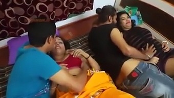Nadržaná Mama A Nevlastný Syn Sa Zapájajú Do Horúceho Sexu