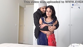 বিয়ের আগের রাতে সেক্স তীব্র পুসী চুদার দিকে পরিচালিত করে
